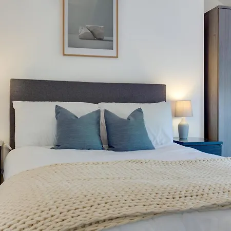 Ultra Luxe 2 Bedroom Near Beach, Centre & Peasholm Park *