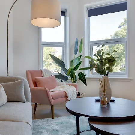 Ultra Luxe 2 Bedroom Near Beach, Centre & Peasholm Park 公寓