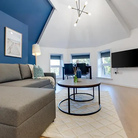 Ultra Luxe 2 Bedroom Near Beach, Centre & Peasholm Park *