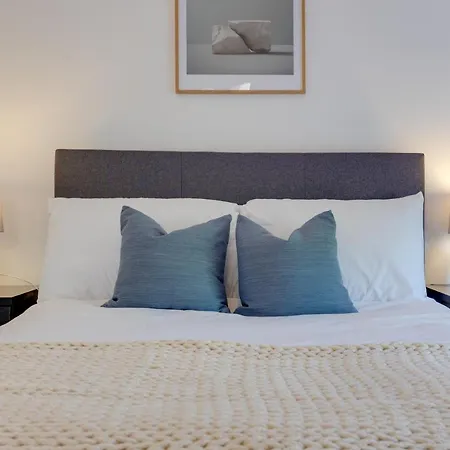 Ultra Luxe 2 Bedroom Near Beach, Centre & Peasholm Park *