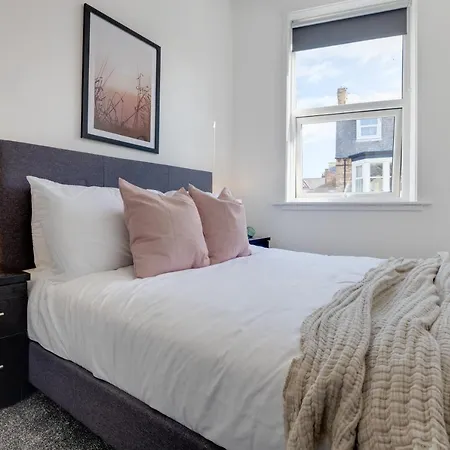 Ultra Luxe 2 Bedroom Near Beach, Centre & Peasholm Park 公寓 *