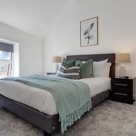 Ultra Luxe 2 Bedroom Near Beach, Centre & Peasholm Park *