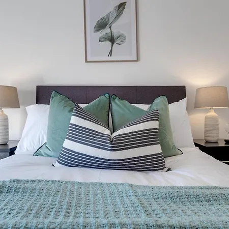 Ultra Luxe 2 Bedroom Near Beach, Centre & Peasholm Park 斯卡伯勒